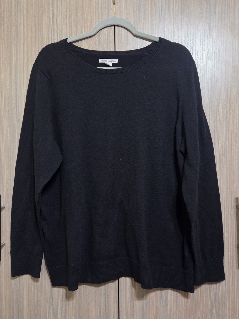 Black Lightweight Crewneck Pullover Sweater